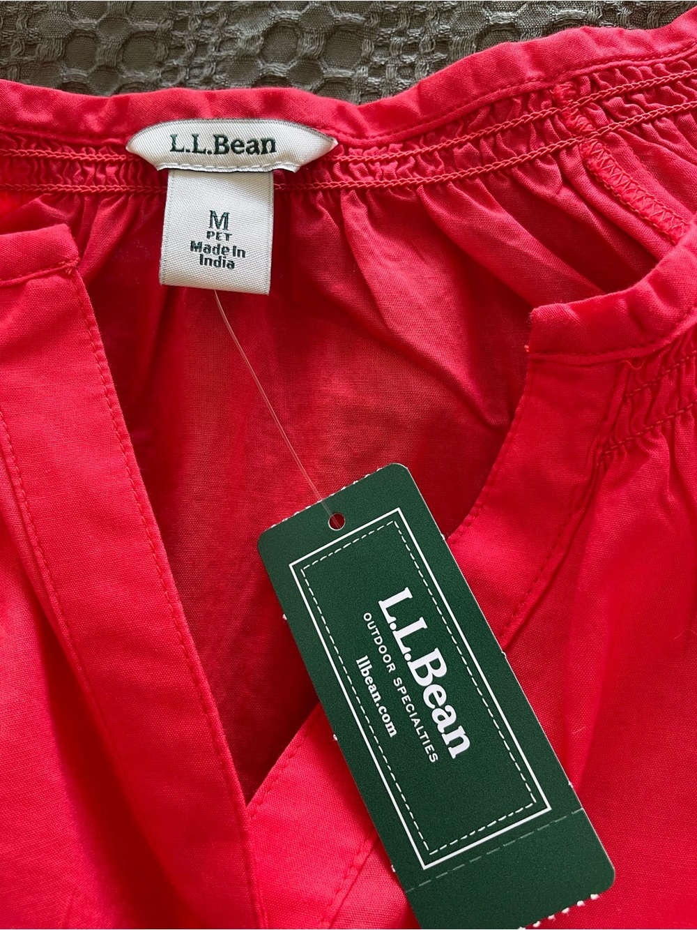 L.L. Bean Women's Bright Pomegranate Short-Sleeve Button-Front Top- Med Petite - Picture 4 of 7